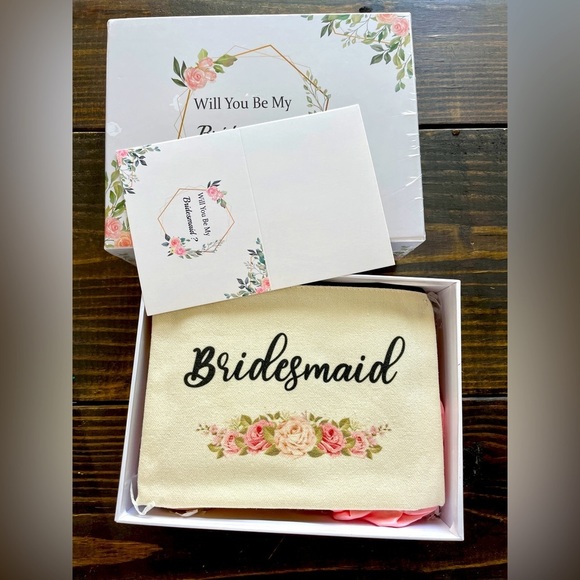 Bridesmaids Proposal Gift Box - Picture 3 of 5